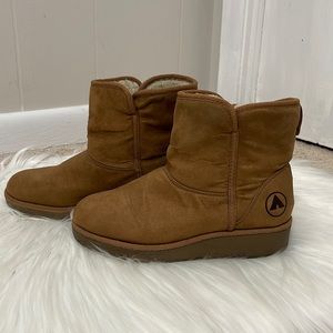 AIRWALK 163525 Women's Size 6(US) Cognac Faux Suede Slip On Winter Boots